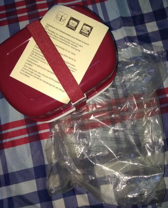Лоточок пластиковий двоярусний новий продам або обміняю на вкусняшки