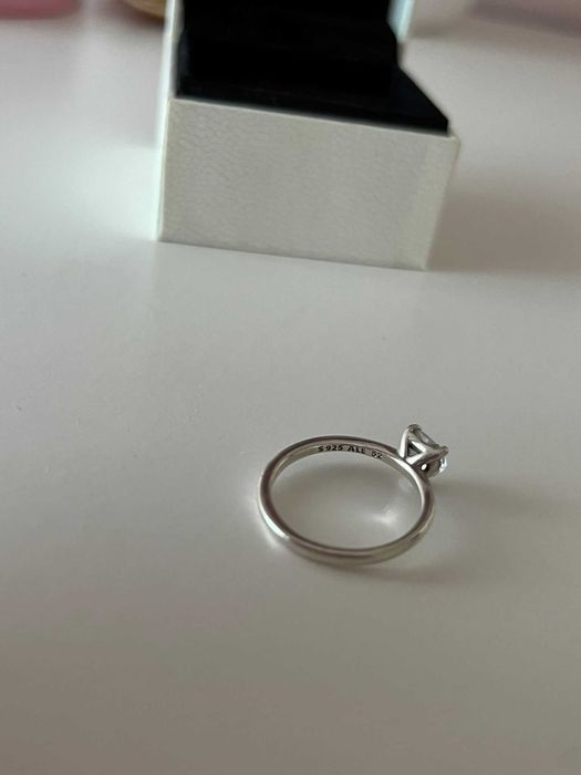 Anel PANDORA em prata com coração