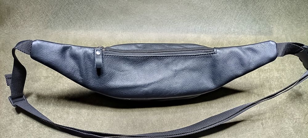 Шкіряна бананка, поясна сумка на стегно.