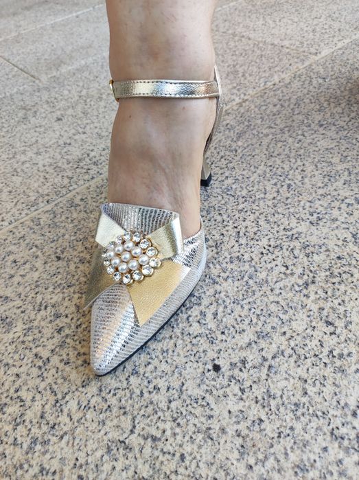 Sapatos de senhora (Óptima qualidade e muito bom estado)