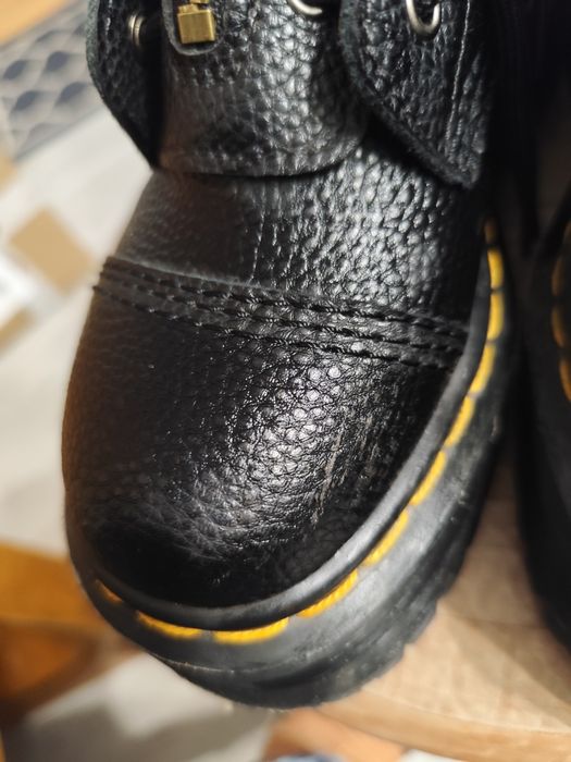 Dr. Martens Sinclair Milled Nappa Leather Platform – Czarne glany na platformie z zamkiem