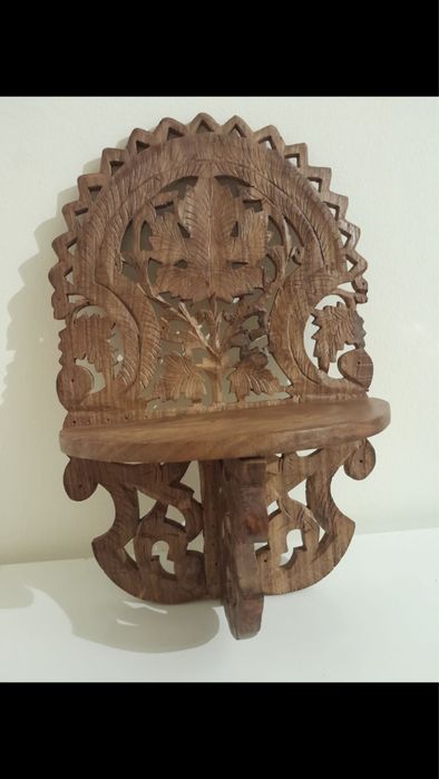 Oratorio em madeira trabalhada