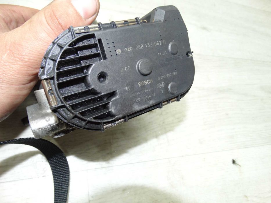 Повітряна заслінка audi a b8, a4 b8, a5, a6 c6, a6 a8 d3, q7, 2.7d/3.0