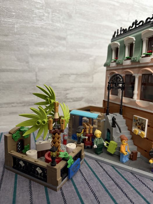 Конструктор LEGO Icons Бутік-готель 10297