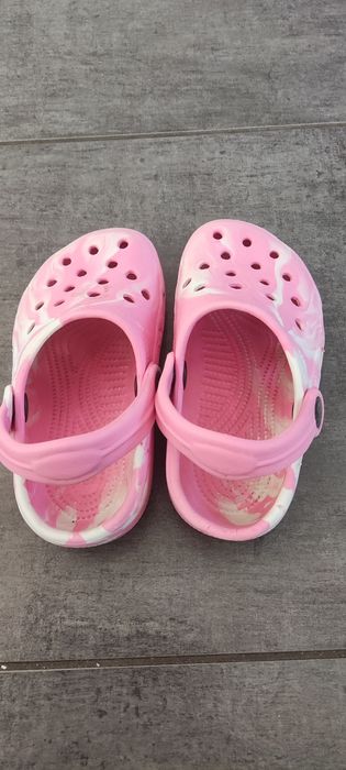 Pianki, buty dla dziewczynki, rozmiar 25. Kapcie.