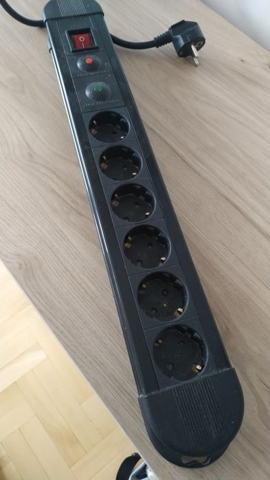 Listwa przepieciowa czarna