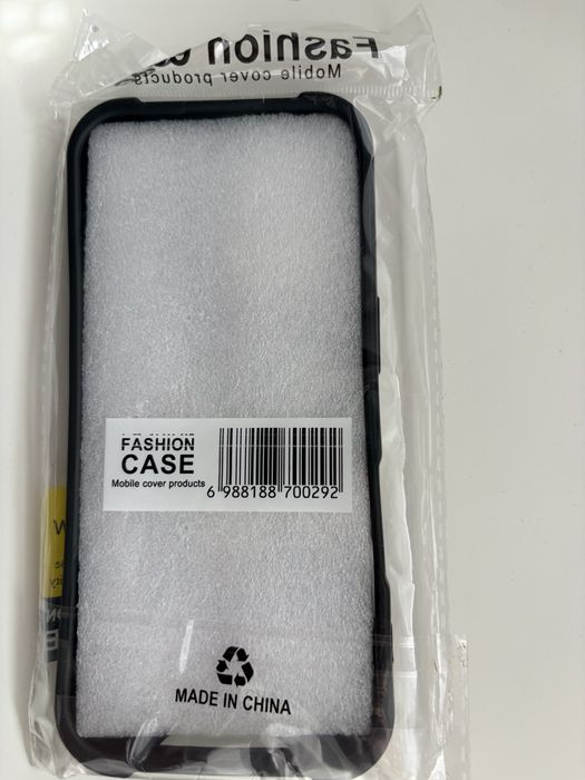 Nowe etui na iPhone 17 – czarne, design flame