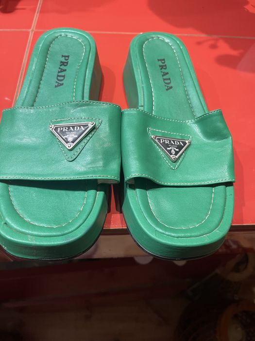Uzywane klapki Prada