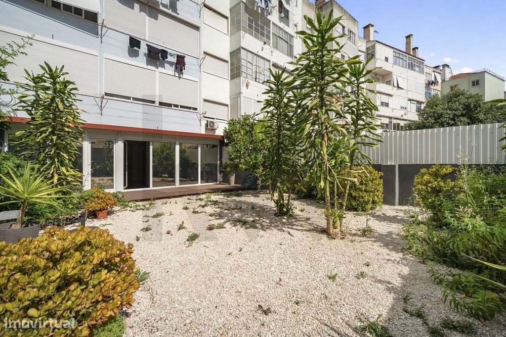 Apartamento T1 + 1 com Terraço 30m2 e 2 Casas de Banho Completas