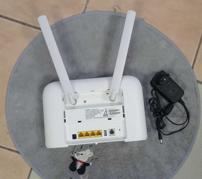 Гарний швидкий стационарный 3G/4G/LTE WiFi роутер Huawei B715s-23c SIM