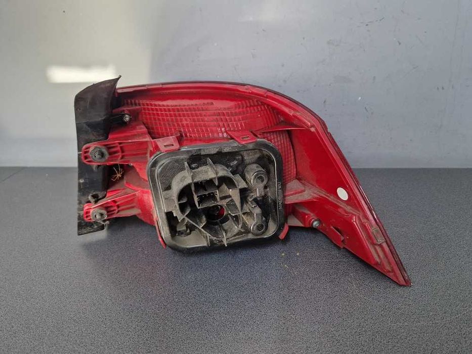 Volkswagen Passat B7 Sedan Lampa Lewy Tył