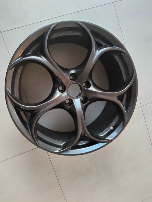 Felga Alfa Romeo Giulia VELOCE 9Jx19 ET34 

Felga Alfa R