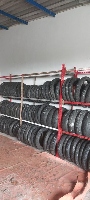 Pneus de motorizadas e carros