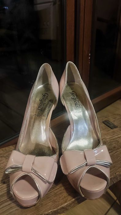 Szpilki na platformie, lakierowane, New Look r.40