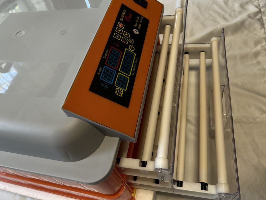 Продам інкубатор автоматичний HHD E92