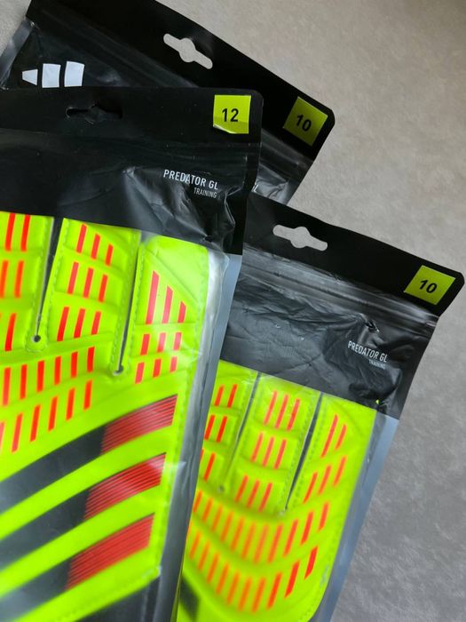 Вратарские перчатки Adidas Predator 10/12 размер