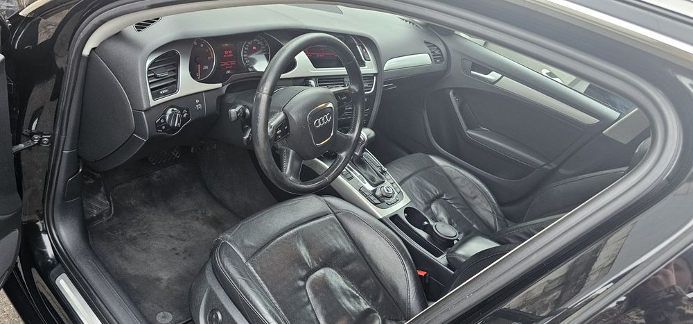 Автомобіль Audi A4 B8