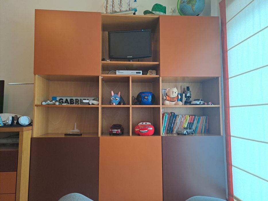 Estante grande e moderna – como nova