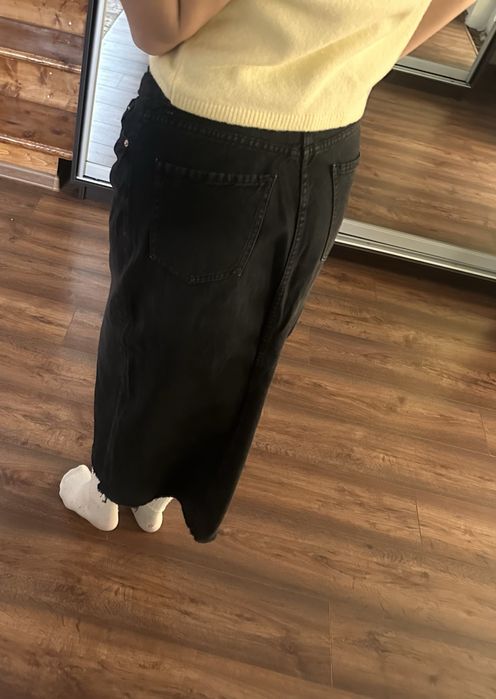 Джинсова спідниця, довга (40 розмір L) від Bershka одіта 2-3 рази.