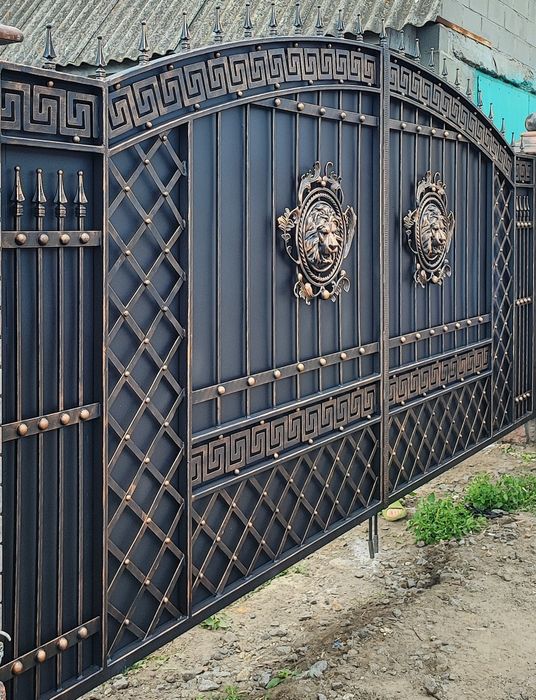 Ворота. Ковані ворота. Ворота з профнастилу. Ворота з ковкою. Брама