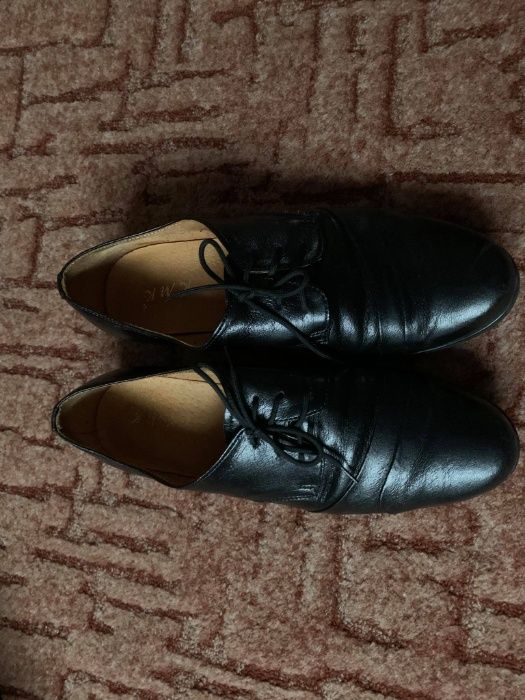Buty do garnituru rozmiar 37 .
