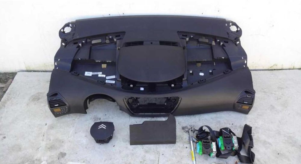 Citroen C4 Picasso tablier airbags cintos