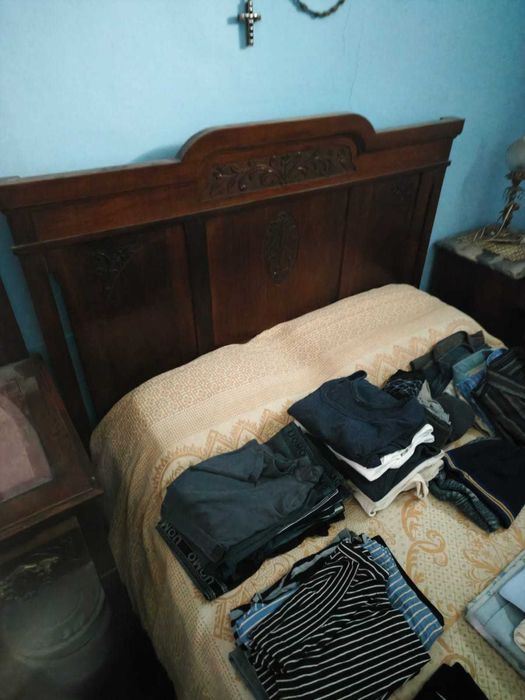 Cama de casal antiga