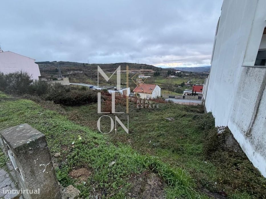 Lote de terreno situado na prestigiada Urbanização Del Rei