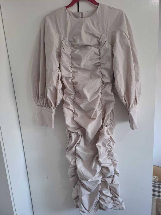 Sukienka marszczenia