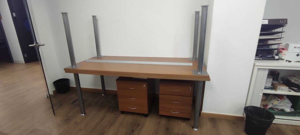 Secretárias de Escritório em Ótimo Estado - Oportunidade Única!