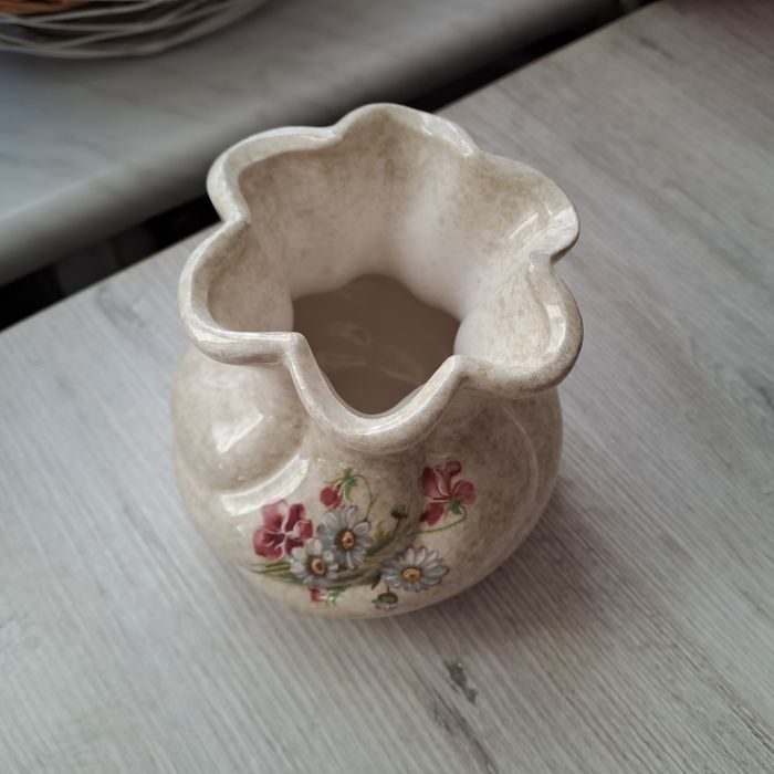 Wazon porcelana kostna.