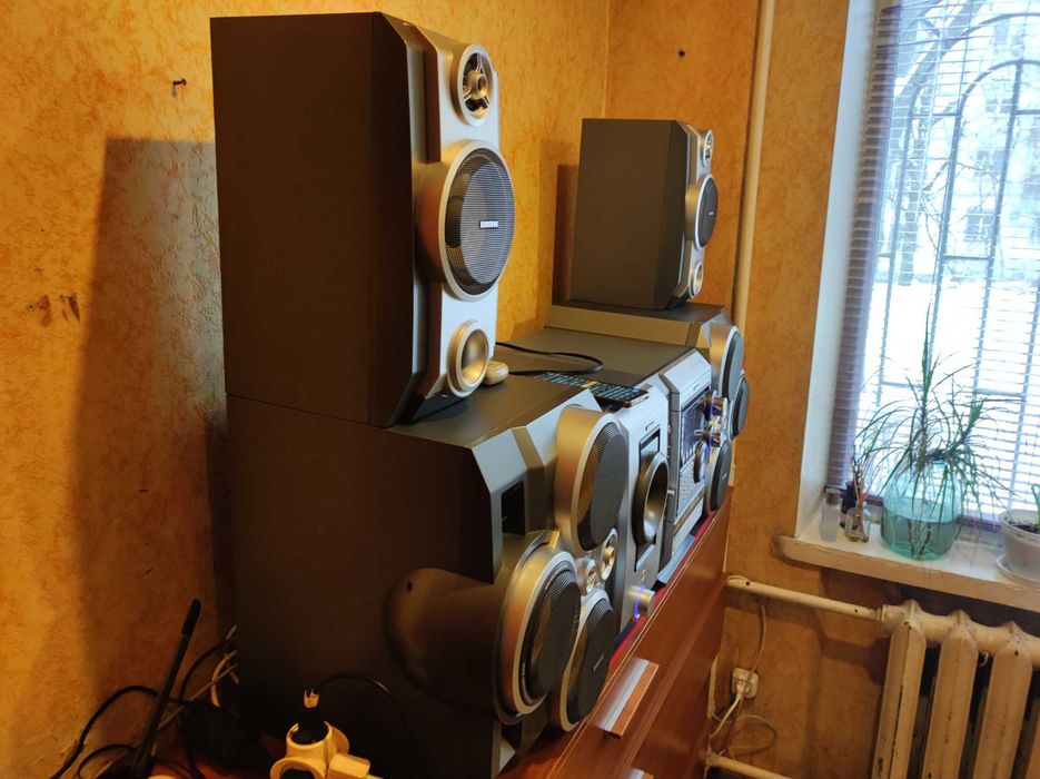 Мощный музыкальный центр Samsung