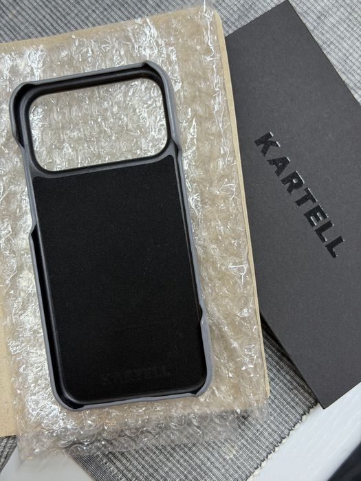 Світло-сірий чохол з алькантари для iPhone 17 Pro Max