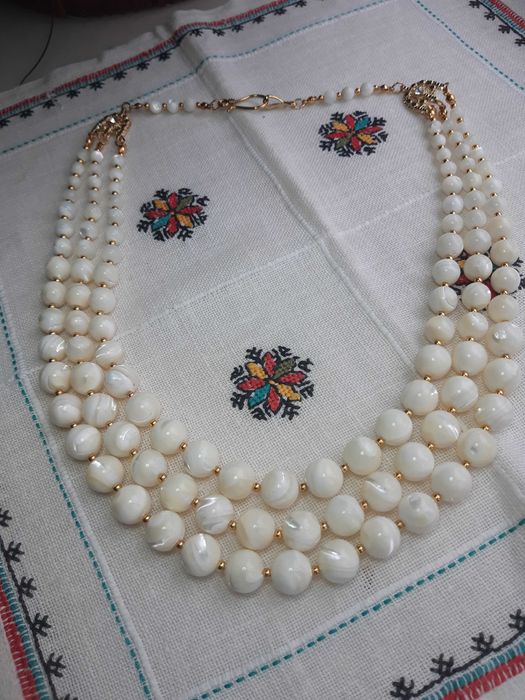 Білосніжне намисто з перламутру