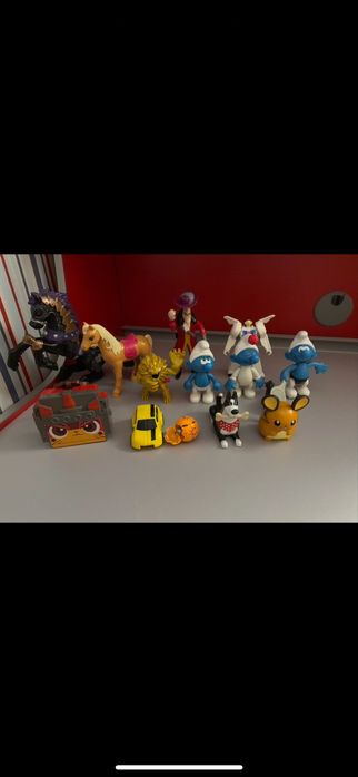 Ігрові фігурки (Ембер, Хелі (Робокар Полі), коала Бастер Мун, смурфіки