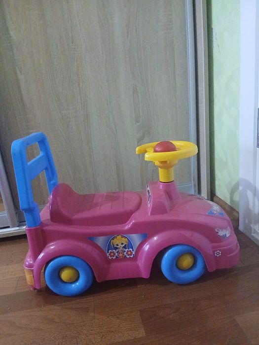 Продам детскую машинку