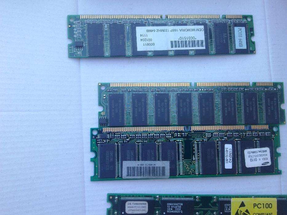 8 Memórias RAM visíveis na foto