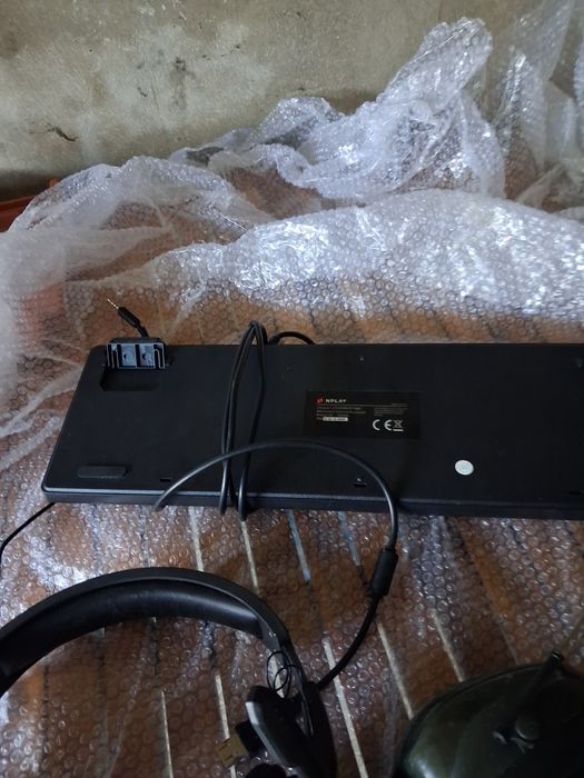 Teclado gaming e auscultador