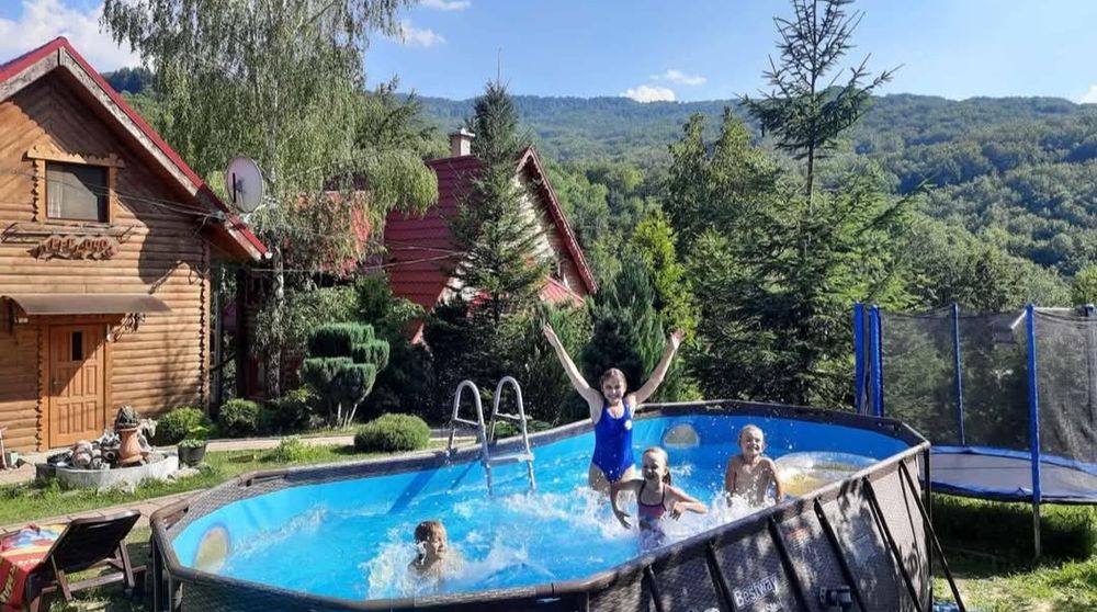 Приватна садиба на гірськолижному курорті "Красія"