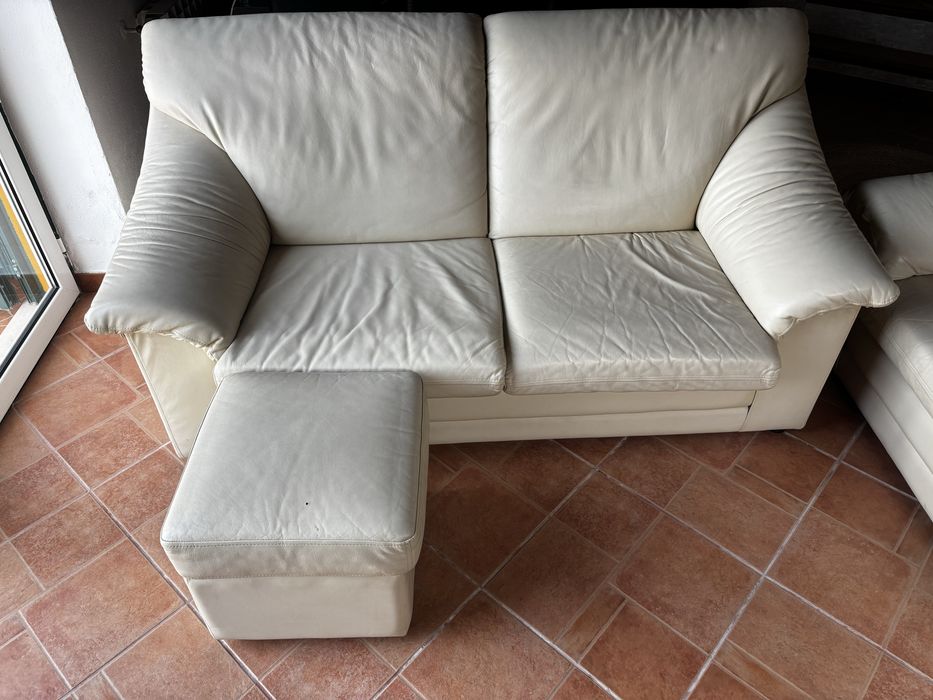Vendo sofas de pele de cor bege