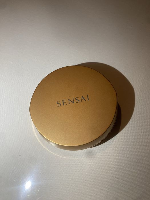 Podklad w pudrze z("Silky Skin”)