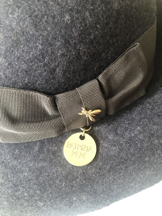 Patrizia Pepe nowy piękny kapelusz złota ważka
