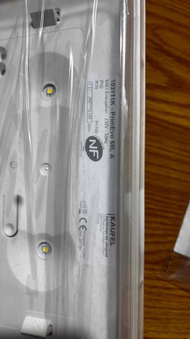 Luz de emergência autónoma ABB