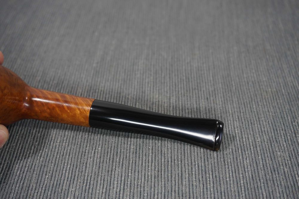Bonito e antigo cachimbo Veritable Lacroix ***A 127, em urze (França)