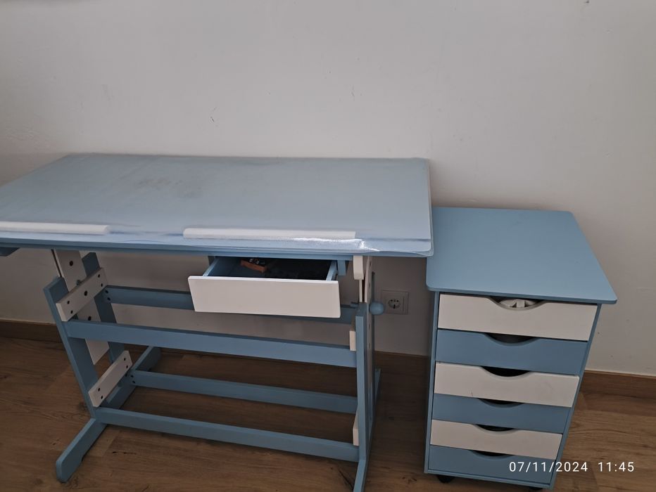 Secretaria infantil e comoda de criança muito resistente como nova