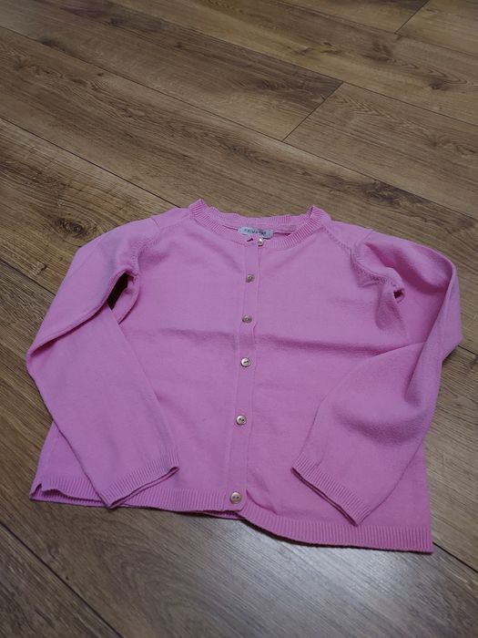 Rozowy elegancki sweter zapinany