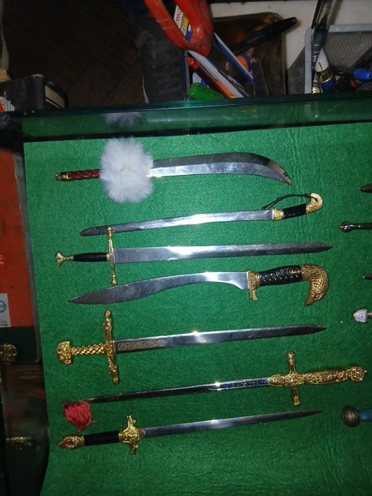 Colecao 20 Espada minitura por 200 €
