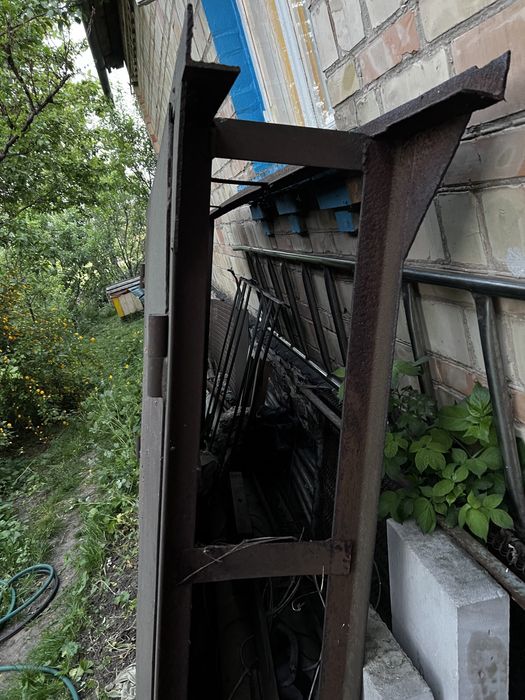 Гаражні ворота металеві нові