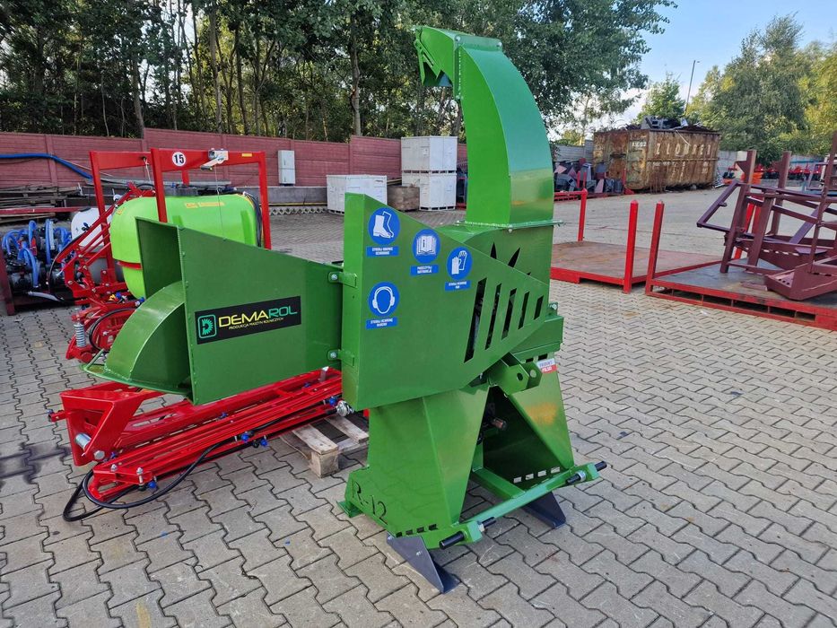 Półautomatyczny rębak do gałęzi zrębka