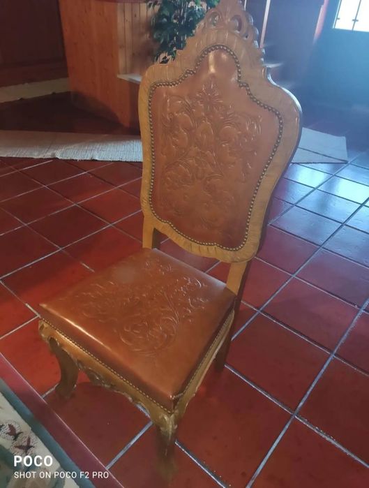 Conjunto de Sala de Jantar em Madeira Maciça – Estilo Rústico